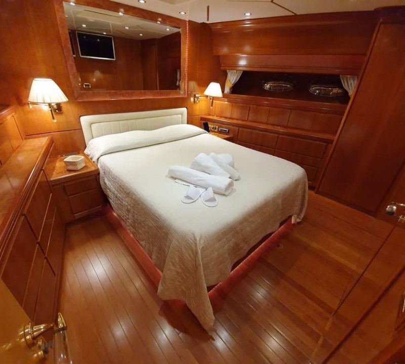 boomerang yacht charter portisco